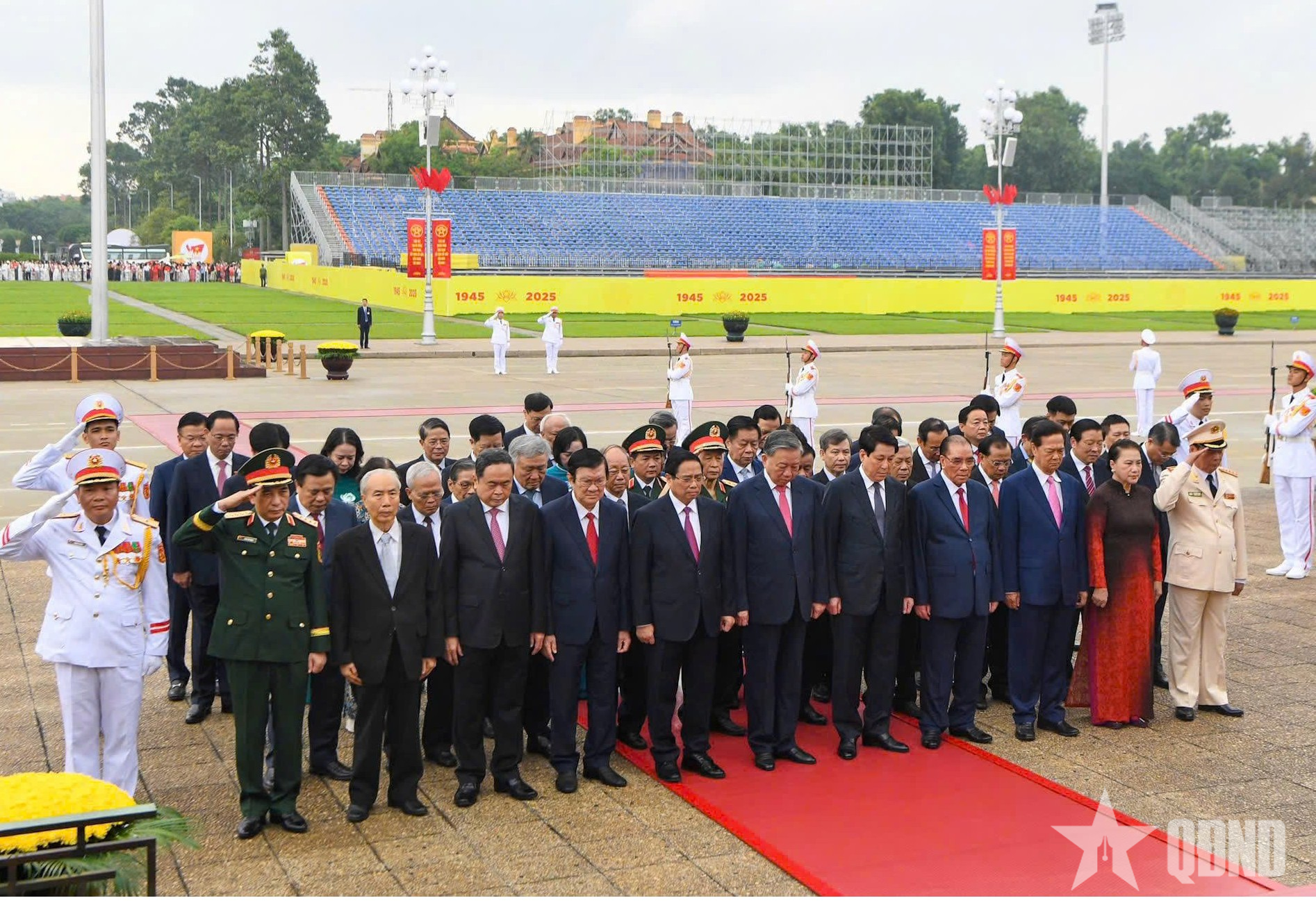 Lãnh đạo Đảng, Nhà nước vào Lăng viếng Chủ tịch Hồ Chí Minh nhân kỷ niệm 80 năm Ngày truyền thống Công an nhân dân